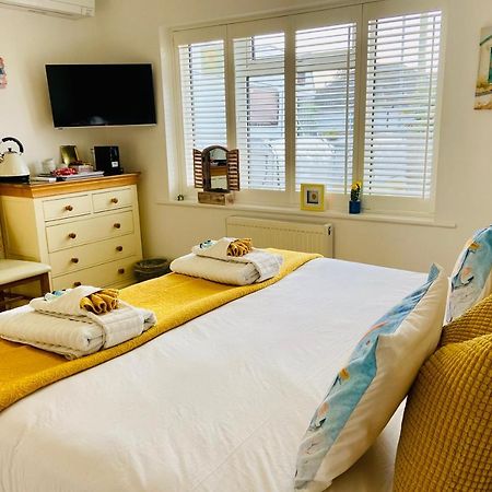 Avon Beach Bed & Breakfast Христчёрч Экстерьер фото